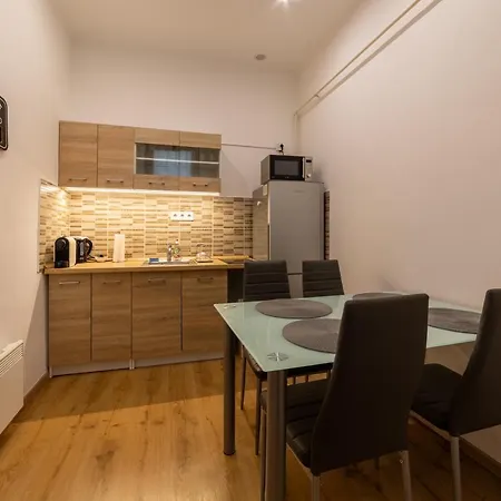 Lovely 1 Bedroom Flat With Location Apartament *