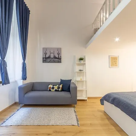 דירה Lovely 1 Bedroom Flat With Location *