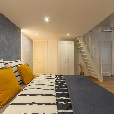 Lovely 1 Bedroom Flat With Location דירה *
